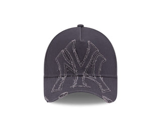 New Era - New York Yankees - Applique Distressed 9FORTY Snapback Graphite