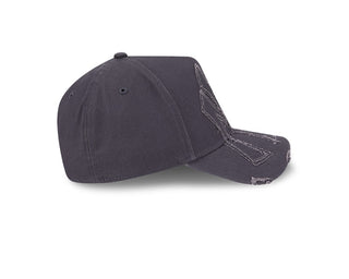 New Era - New York Yankees - Applique Distressed 9FORTY Snapback Graphite