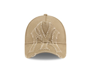 New Era - New York Yankees - Applique Distressed 9FORTY Snapback Beige Khaki