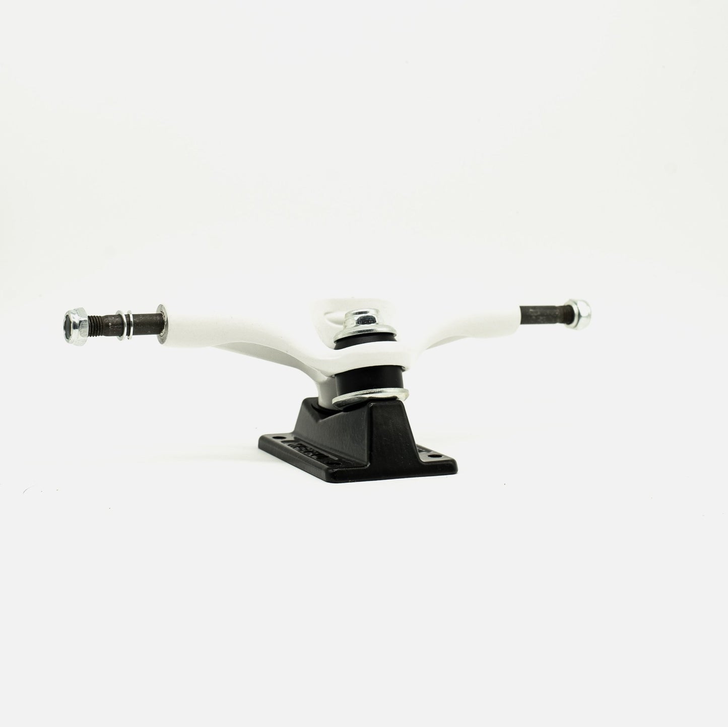 Metal Trucks - White/ Black - Parliamentskateshop